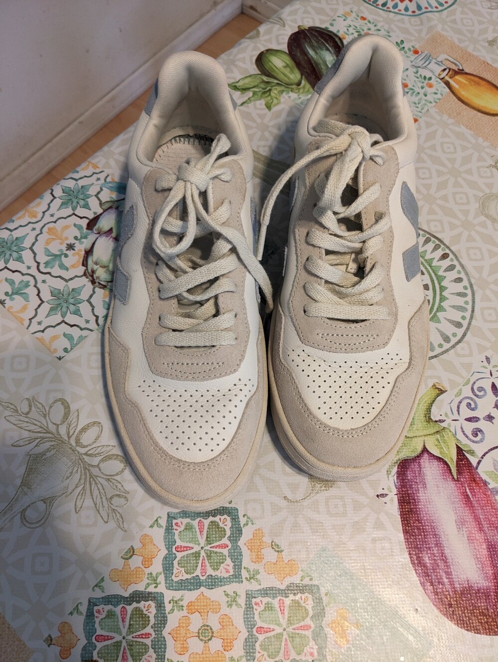 Veja Low-Top Sneakers in Light Blue and Off-White Without Insoles EUC